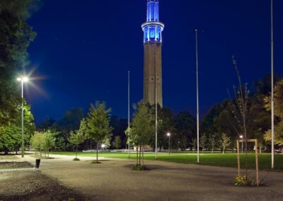 Photographie de Mise en valeur par éclairage à Tour Perret, Grenoble, Rhônes-Alpes, France, représentant Tour Perret