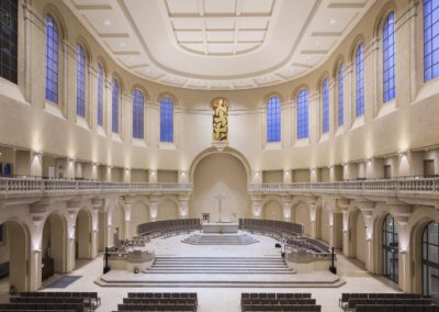 Éclairage Intérieur de la basilique de Grenoble, vue d'ensemble de la nef