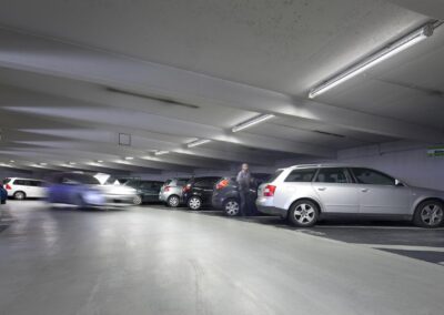 Photographie de Eclairage, Intérieur, Architecture à , Chartres, 28, France, représentant Parking de la cathédrale de Chartres