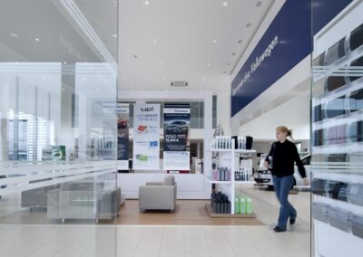 Photographie de Eclairage, Intérieur, Commerce, Architecture à , Gien, 45, France, représentant Concession Volkswagen de Gien