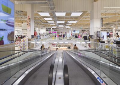 Photographie de Eclairage, Intérieur, Commerce, Architecture à , Villeneuve La Garenne, Ile de France 92, France, représentant Carrefour de Villeneuve La Garenne
