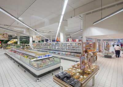 Photographie de Eclairage, Intérieur, Commerce, Architecture à , Carquefou, 44, France, représentant Super U de Carquefou