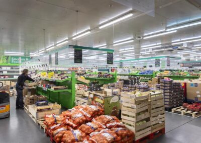 Photographie de Eclairage, Intérieur, Commerce, Architecture à , Toulouse, 31, France, représentant Metro à Toulouse